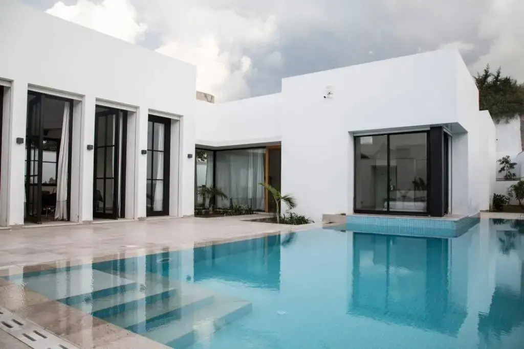 Les Verrières De Gammarth: Villa moderne +Piscine