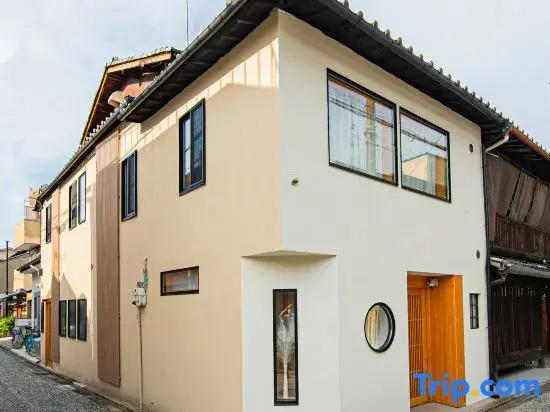 New!  Modern Kyomachiya,  5 minutes from JR Tanbaguchi, 6 minutes to Umekoji Park Station