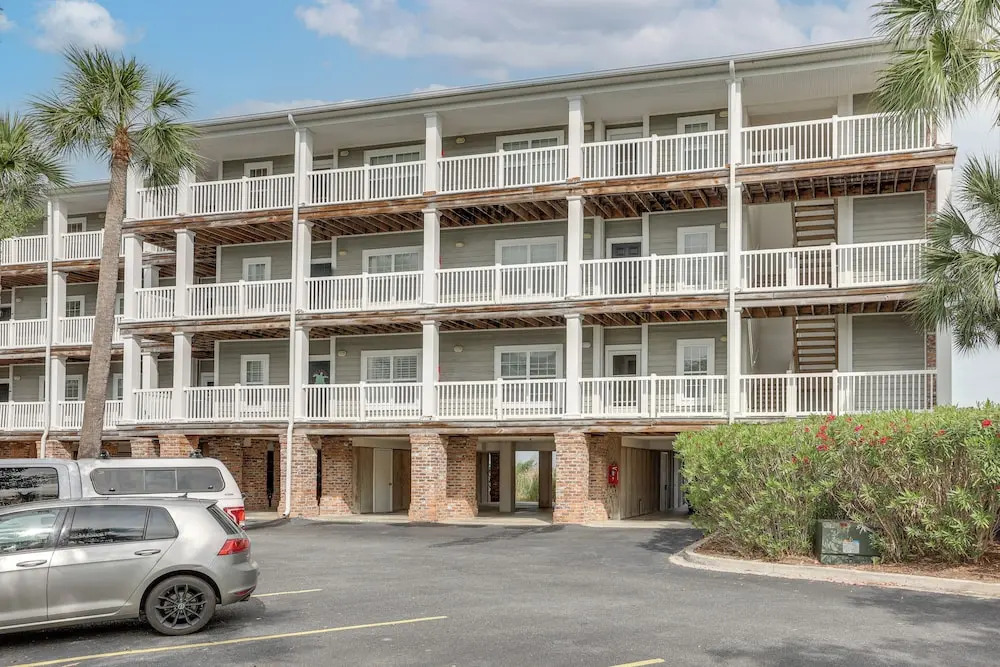 Darien Condo w/ Boat Dock Access: Walk to Downtown