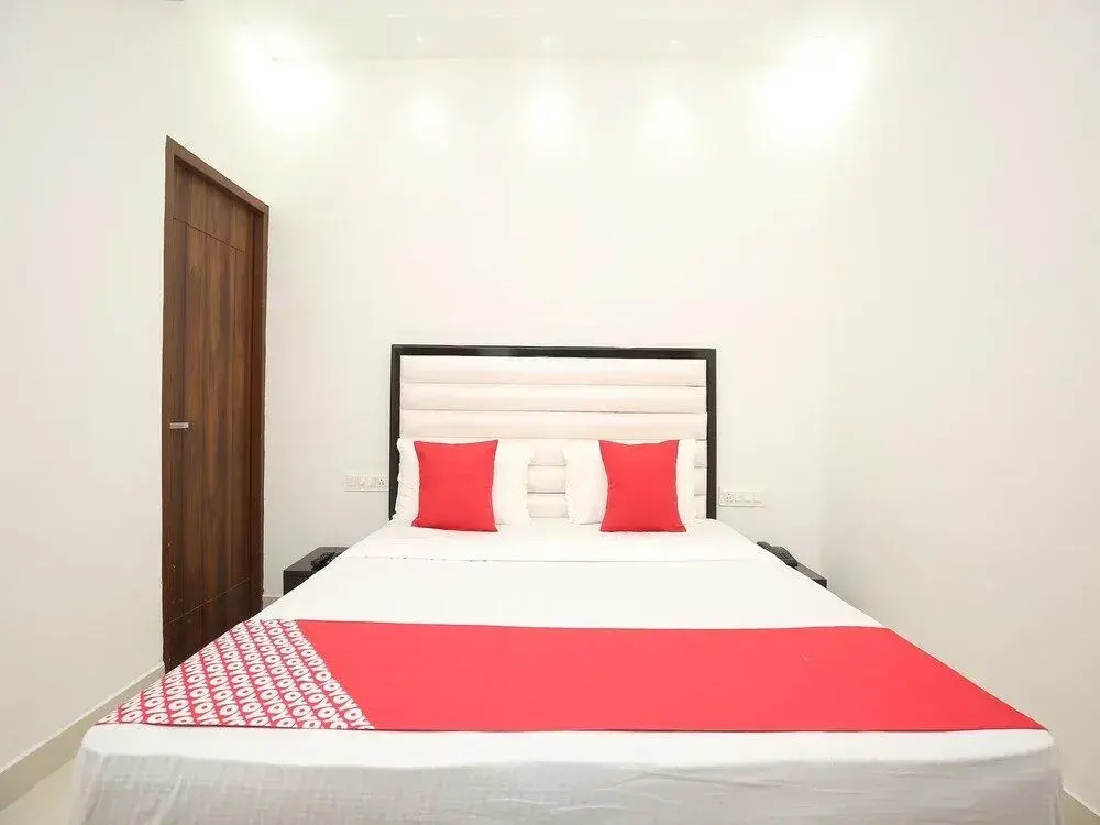 Oyo 35930 Tricity Hotel Premia