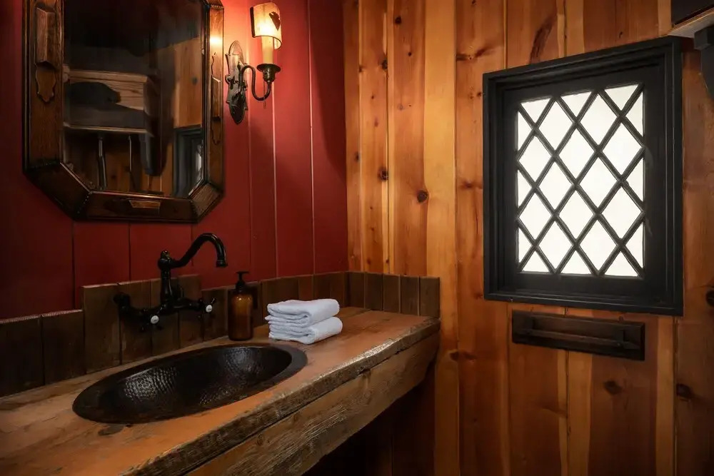 Holiday Lake Cabin by AvantStay