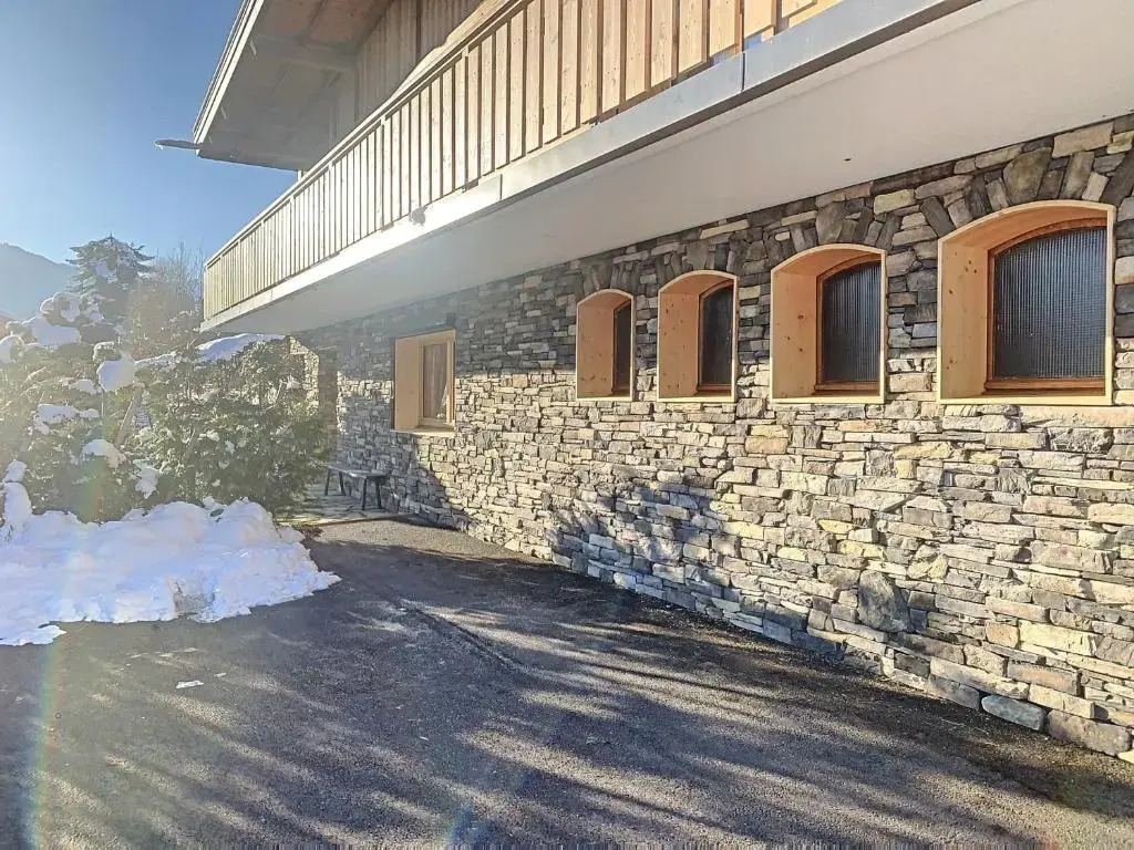 Chalet 8 couchages à Combloux, Hiver à la saison, Été à la semaine - FR-1-560-32