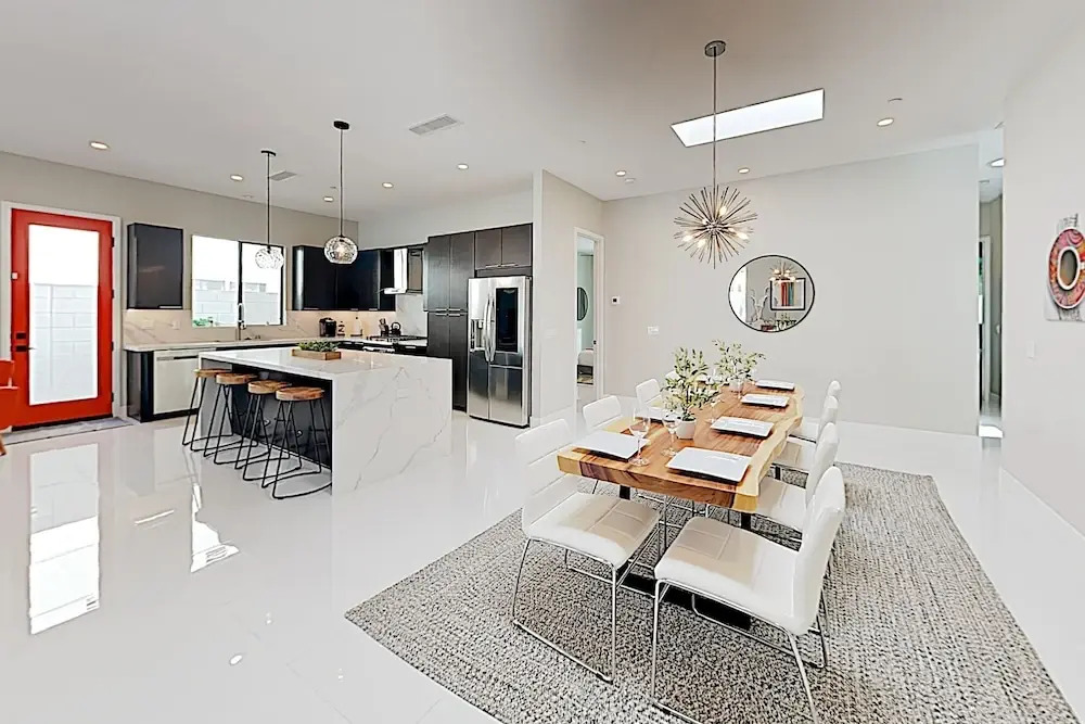 New-Build Beauty w/ Pool, Spa & Mountain Views home