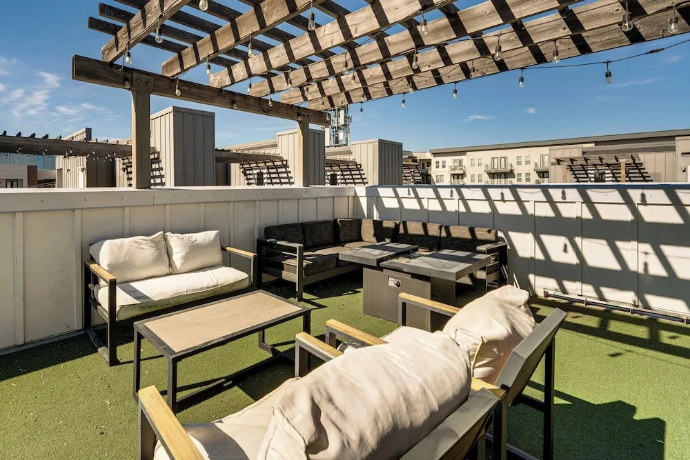 Work & Play! Gem w/ Fire Pit, 3 Mi to Dtwn Dallas