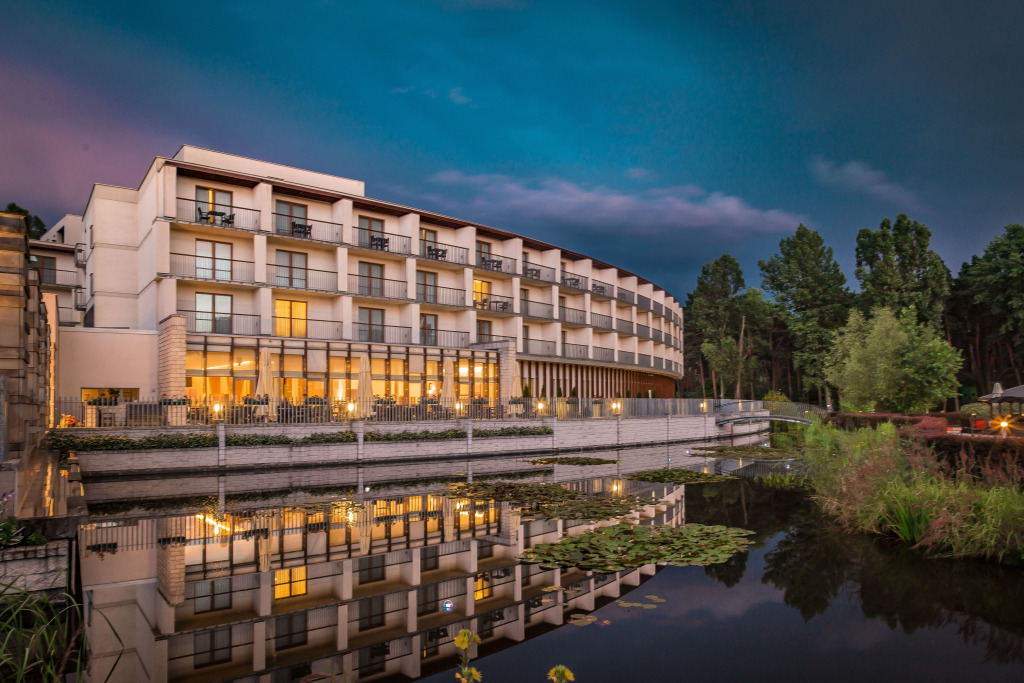 Holiday Inn Resort Warsaw Józefów by IHG