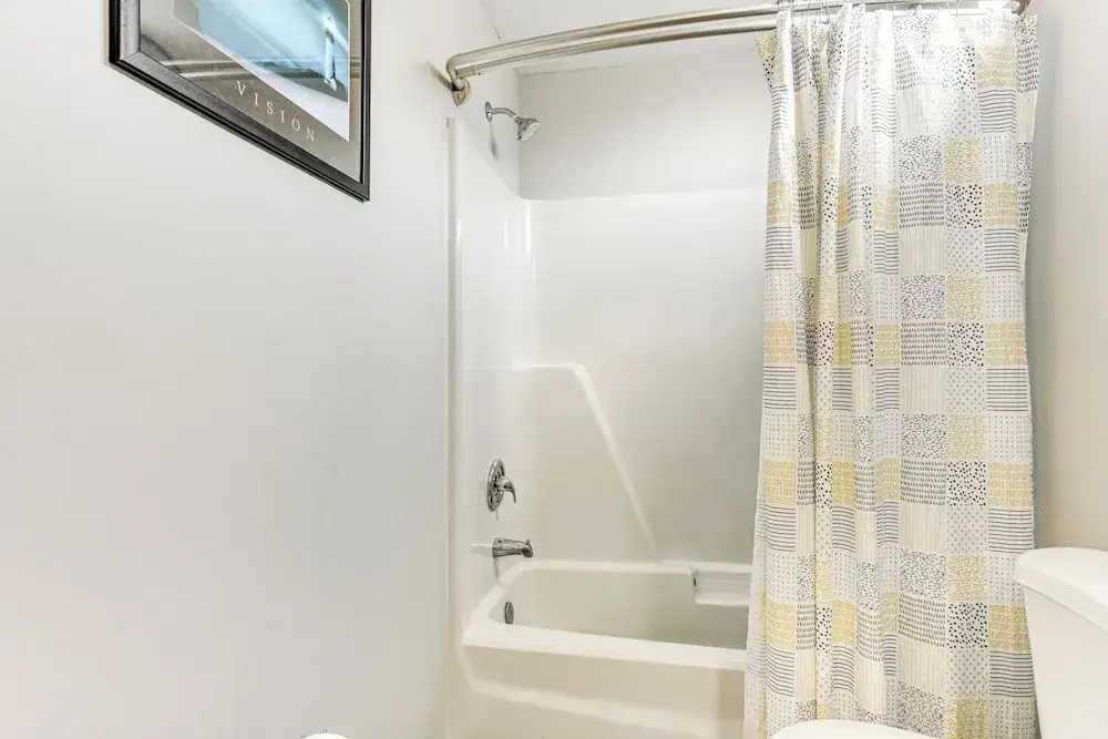 9 Mi to Uptown: Abode w Hot Tub in Charlotte
