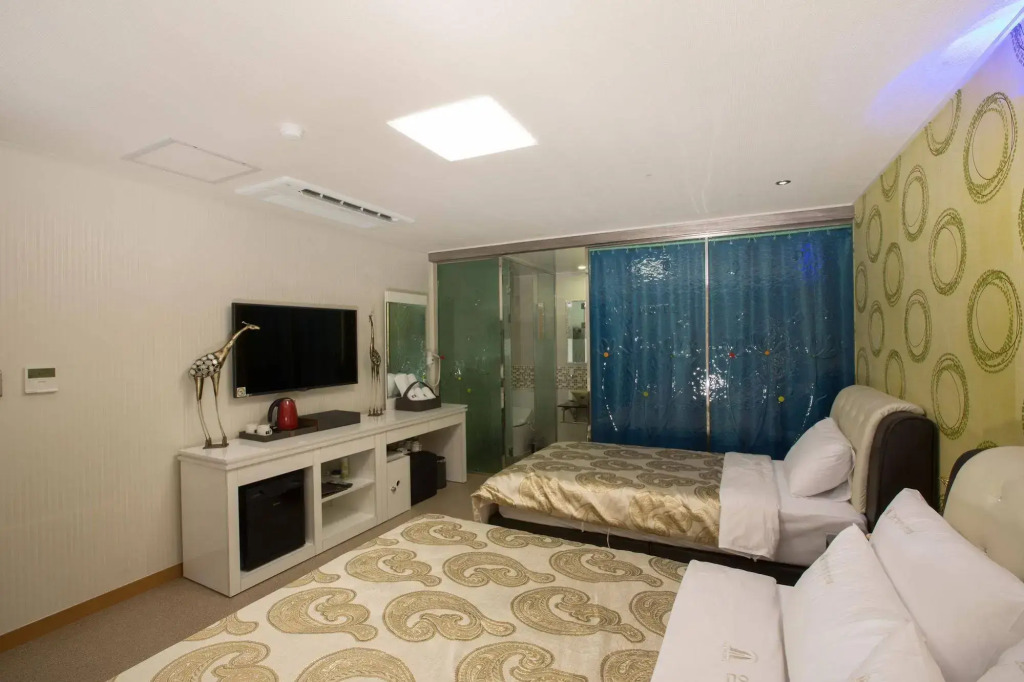 MJ Hotel
