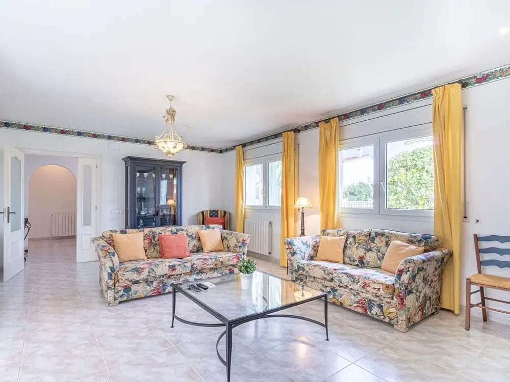 Luxurious Holiday Home in Empuriabrava With Private Pool
