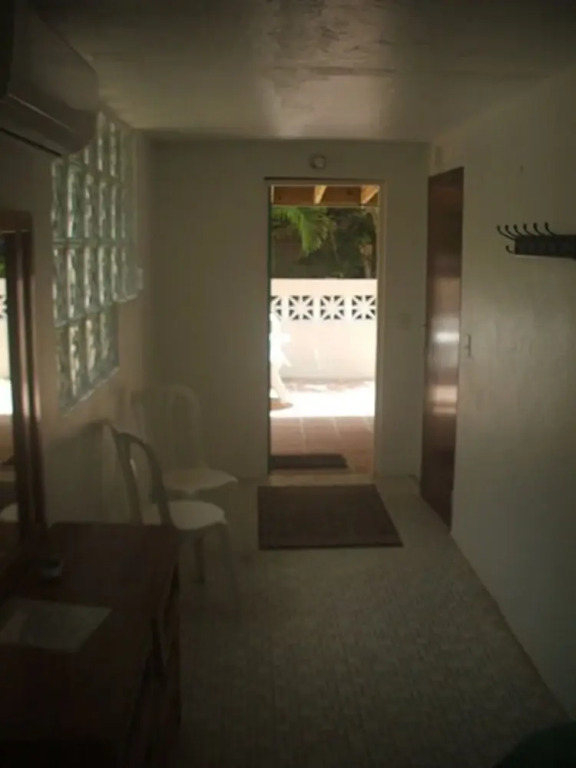 Trade Winds Restaurant & Guest House
