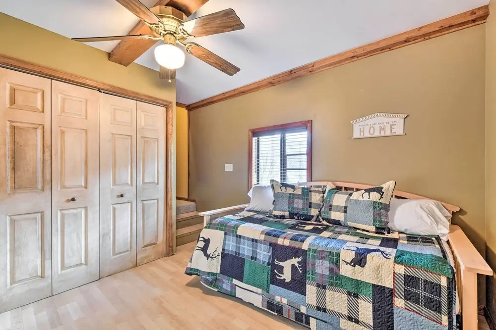 Best Location - Maggie Valley Cabin w/ Hot Tub!