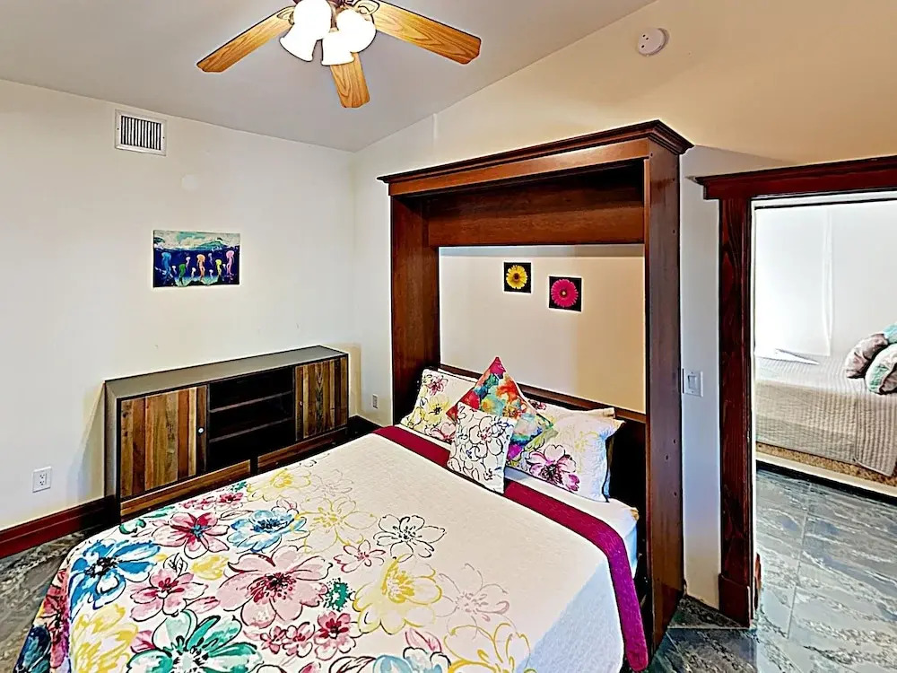 Canal-front Dream W/ Private Pool, Spa & Dock 3 Bedroom Home