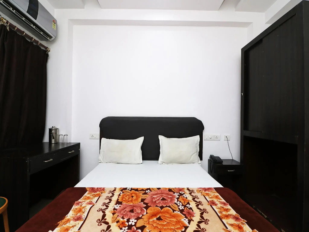 SPOT ON 42243 Hotel Shubh Sarthak