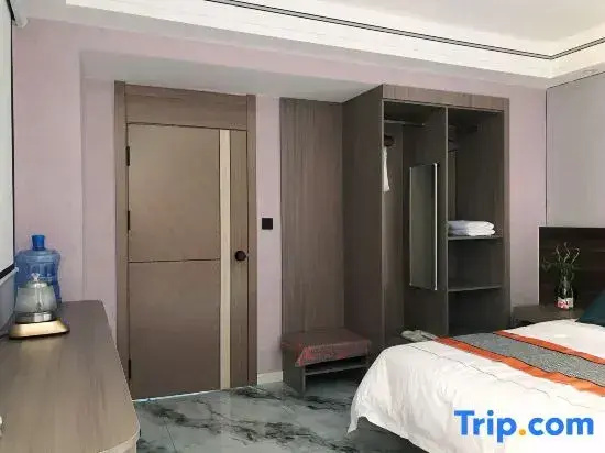 Konggu Designer Youranju Apartment (Yuzhong University of Finance and Economics Shop)