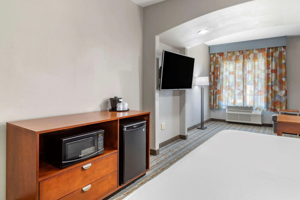 Comfort Inn & Suites Cleveland TX