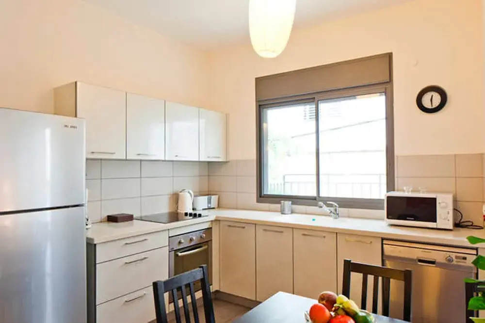 Charming 2 BR Parking Near Beach