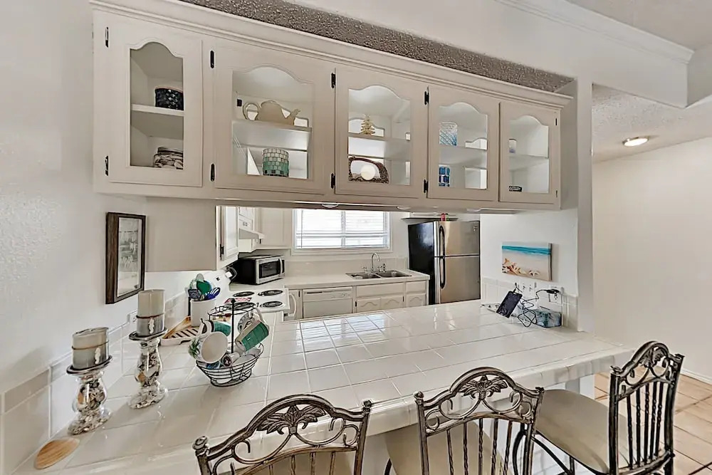 Charming At The Dolphins W/ Pool & Hot Tub 2 Bedroom Condo