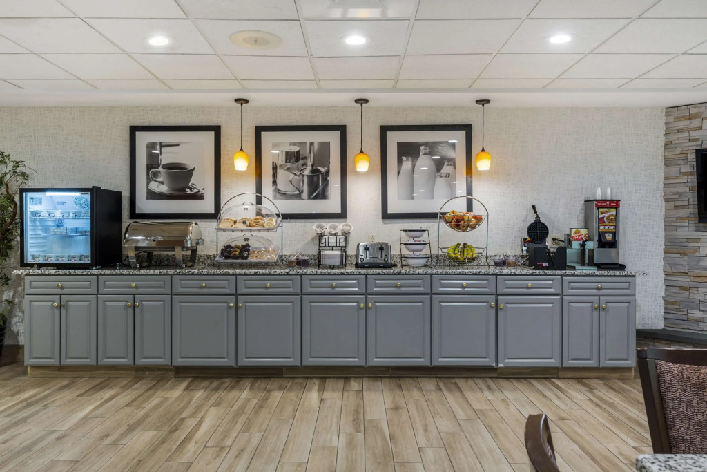 Best Western Plus New England Inn & Suites