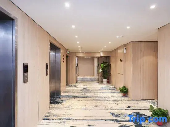 Qingmu Hotel (Nanjing Changfu Street Subway Station Bayi Hospital)