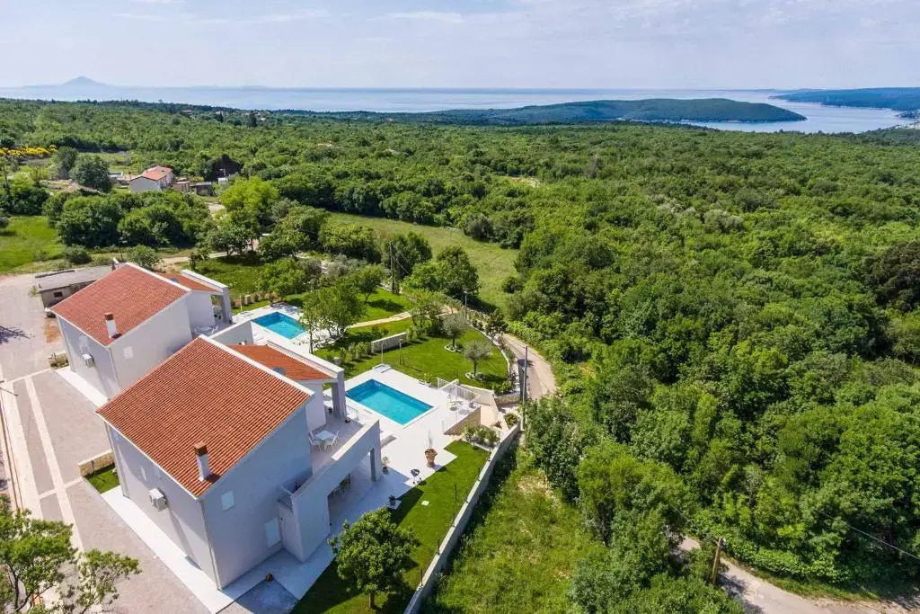 Villa White Pebble I