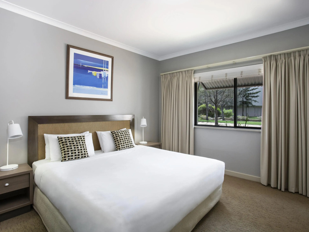 Mantra Geraldton