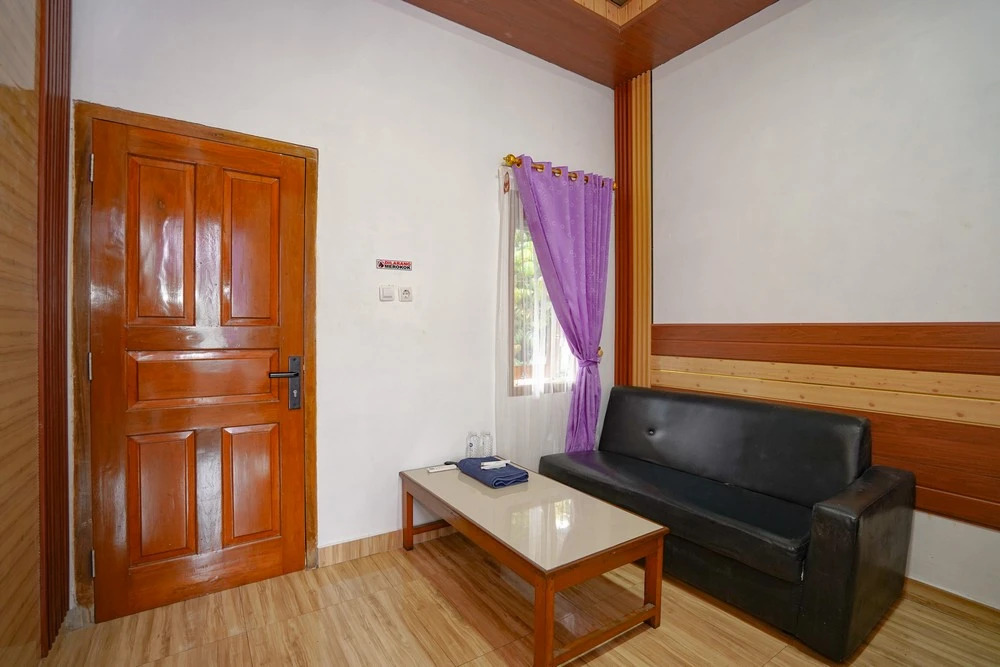RedDoorz near Terminal Bus Tingkir Salatiga