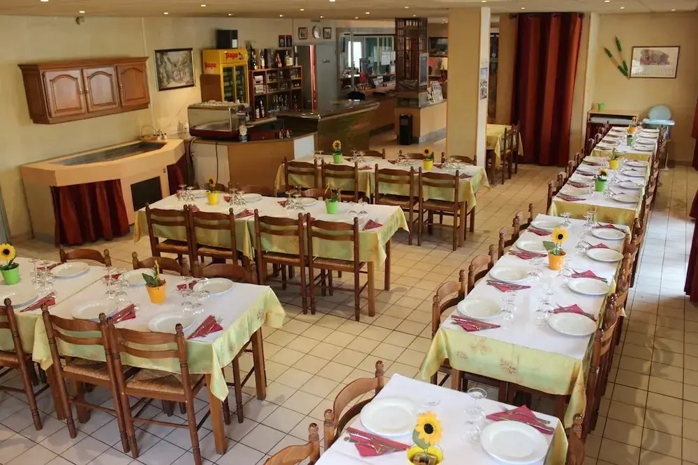 Crau Hotel