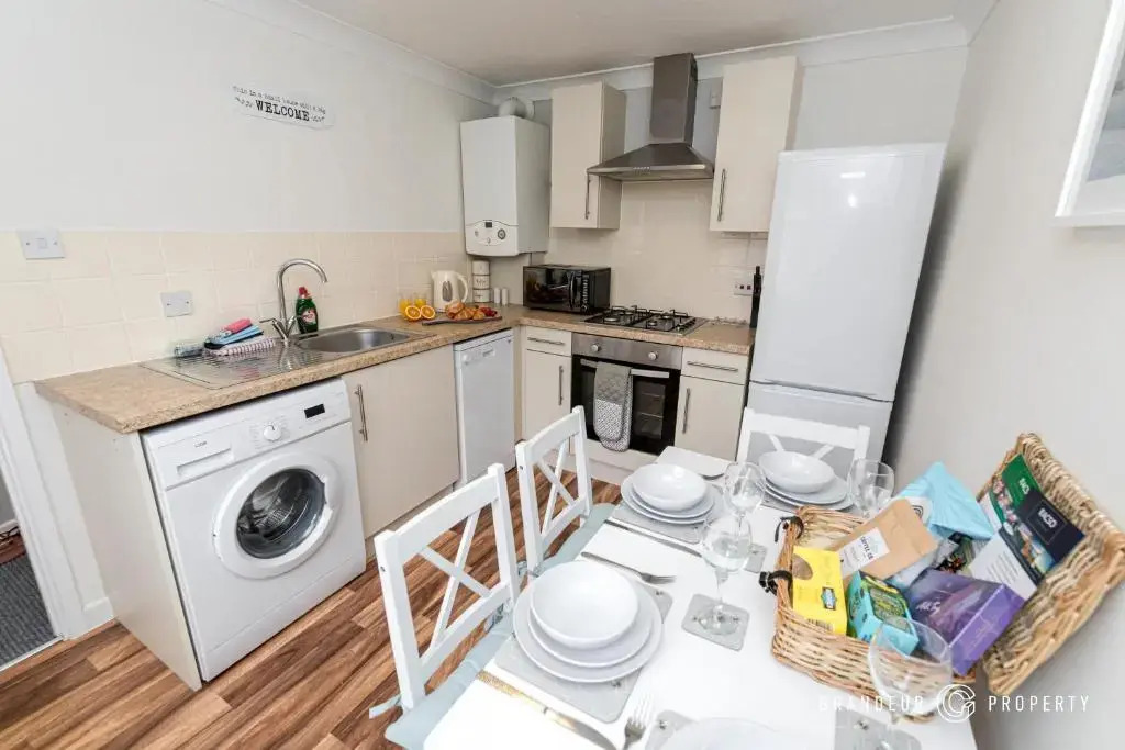 Stunning & Classy 2bed House, Poole, Parking