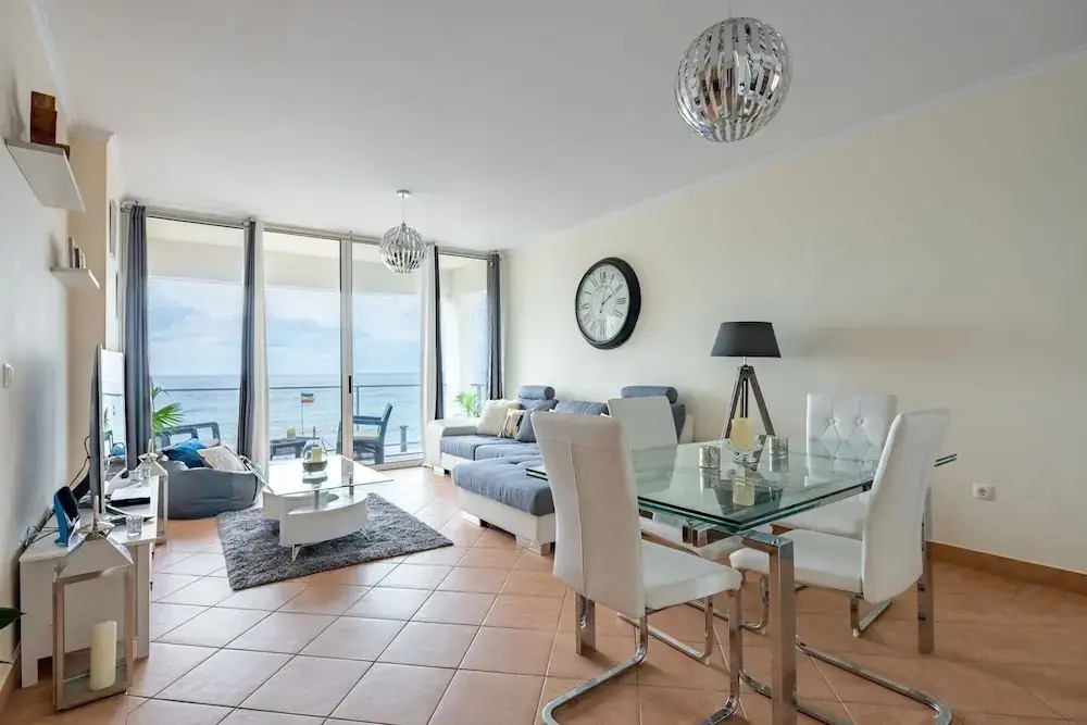 Paul Sunset Apartment