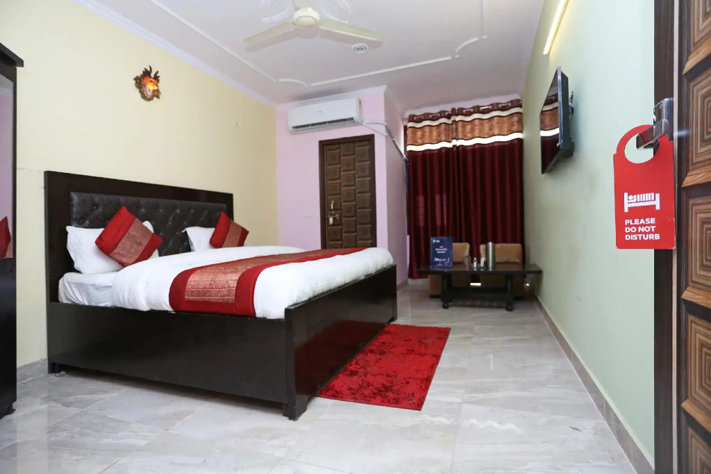 OYO 11504 N D Star Residency