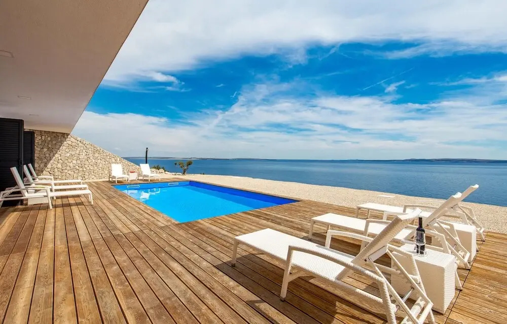 Amazing Home in Kosljun With 4 Bedrooms, Wifi and Private Swimming Pool