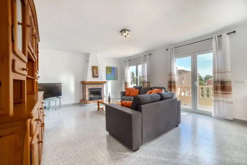 Villa - 4 Bedrooms with Pool and WiFi - 104984