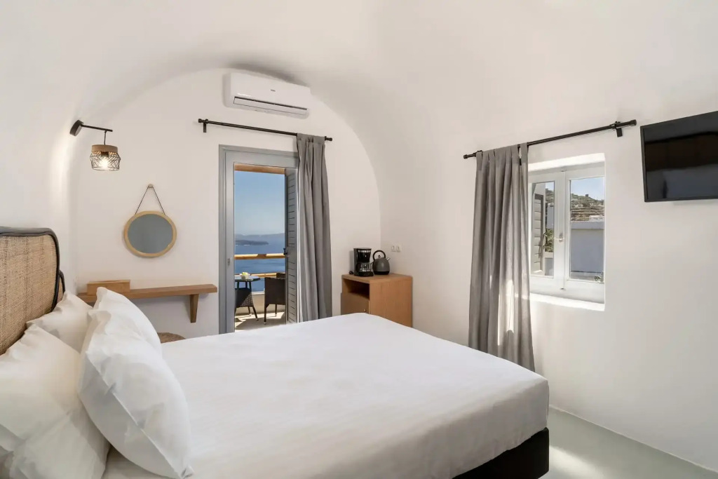 Evanthia Best View Thirassia Island Hotel