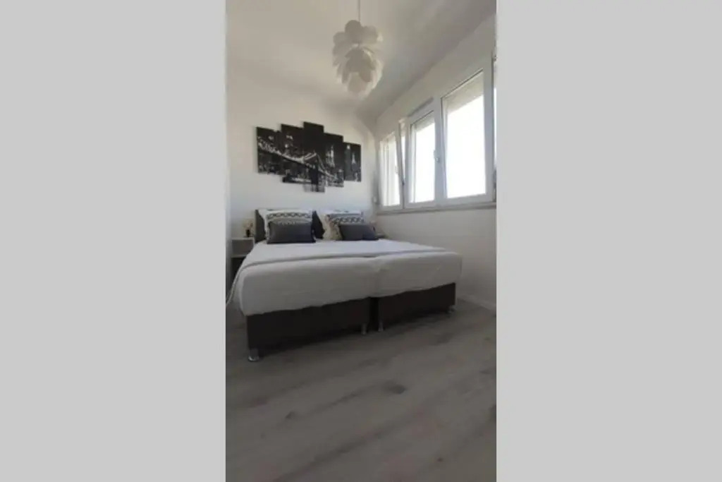 NEW! Top apartment, Split view from above