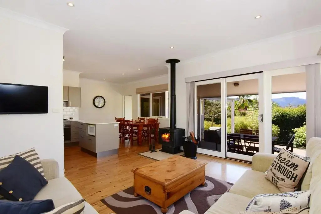 Bimbadeen - Comfortable country styled house!