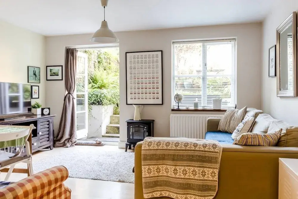 Elegant 2 Br Apartment in W/Garden, Fits 6