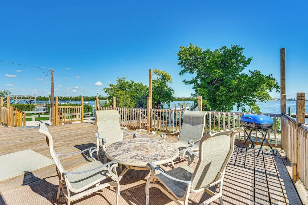 Little Gasparilla Home: Walk to Beaches