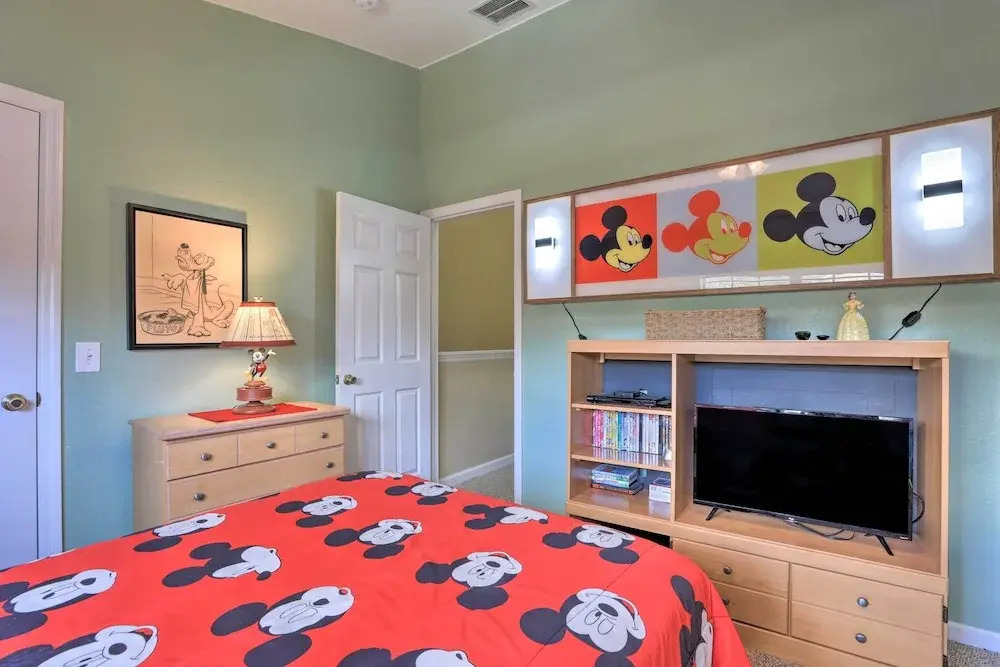 Resort Townhome w/ Splash Pool ~ 7 Mi to Disney!