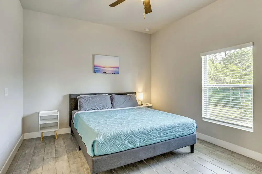 Golf, Shop & Beach-hop: Port Charlotte Gem w/ Yard