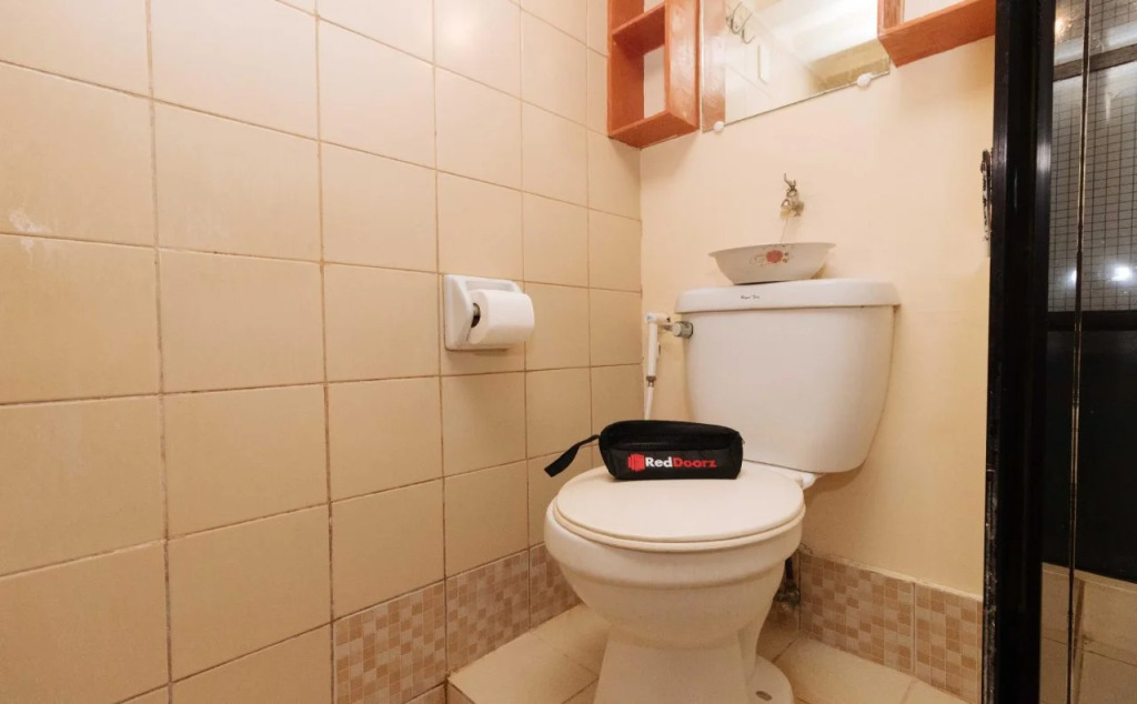 Reddoorz Plus @ Rsg Legarda Manila