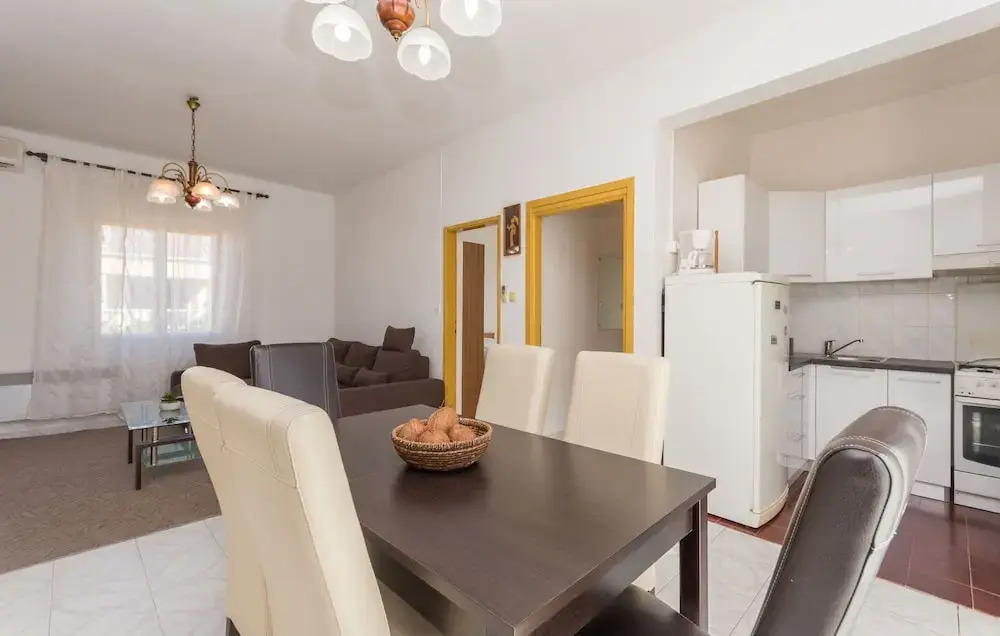 Apartments Mactra