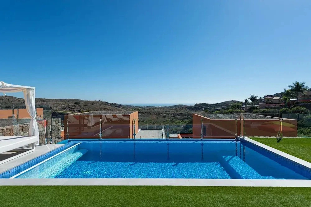 Chalet in Maspalomas With Heated Pool