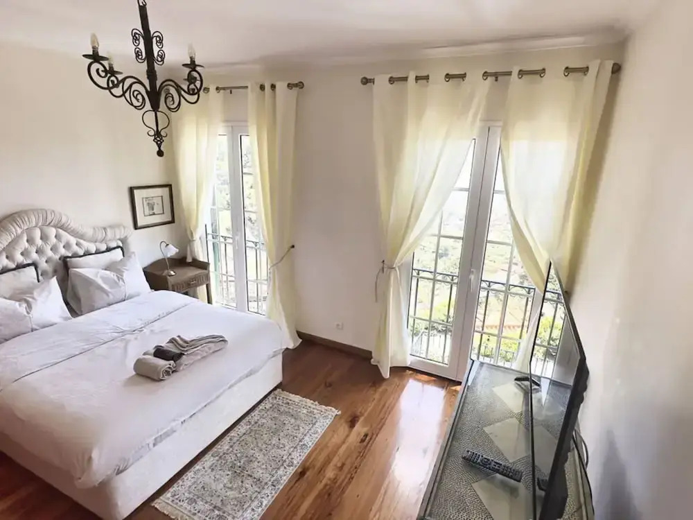 Quinta Martin Modern Retreat