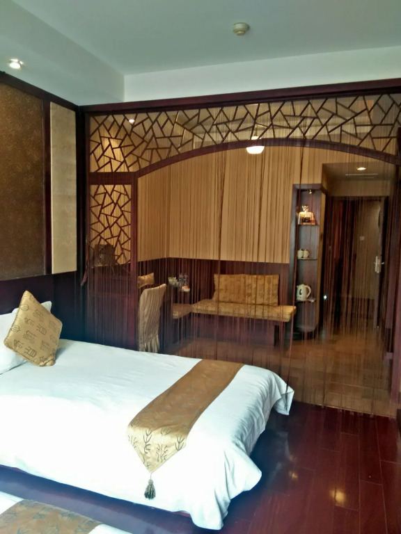 Baolong Homelike Hotel (Youyi Branch)