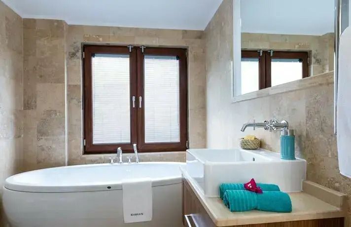 Korsan Kuzey-stunning 5bed Private Beach Platform