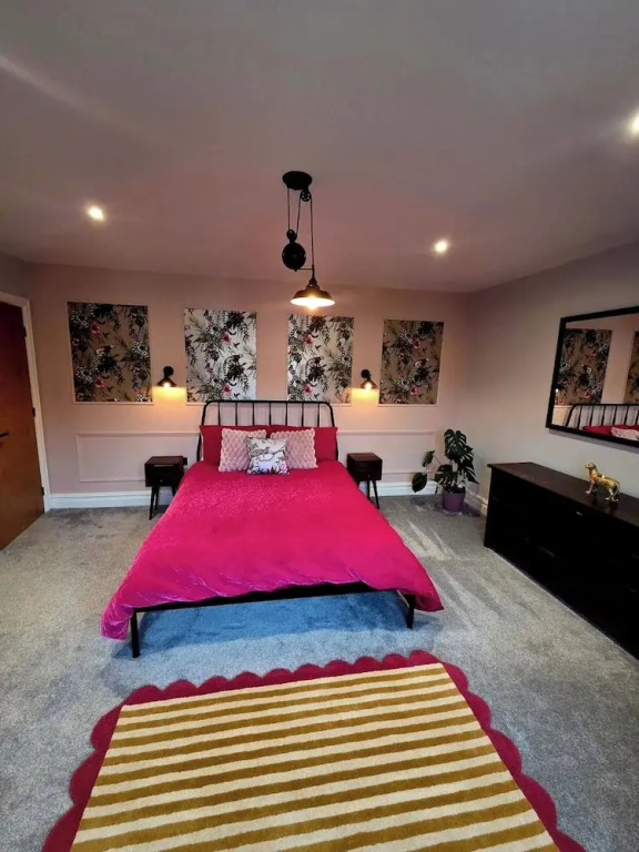Luxurious 5-bedroom House Rental With Scenic Countryside Views