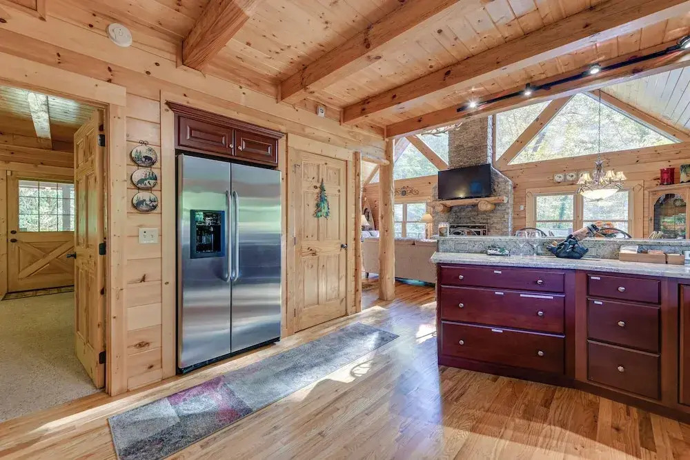 Creekside Maggie Valley Cabin: 2 Mi to Skiing!