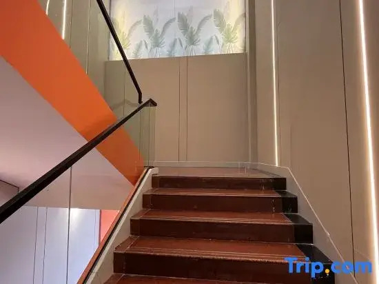 Zhushan Triumph Light Luxury Hotel