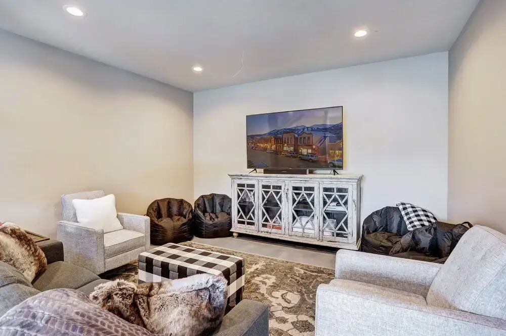 Shadows Summit 3 Bedroom Home by RedAwning