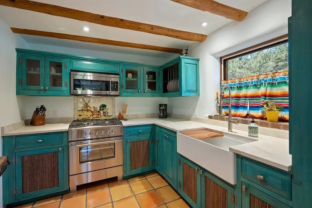 Dancing Hare - Colorful and Inviting Tesuque Home Right Next to Bishop`s Lodge