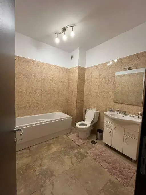 Cara Apartment 5 min walk to the train station
